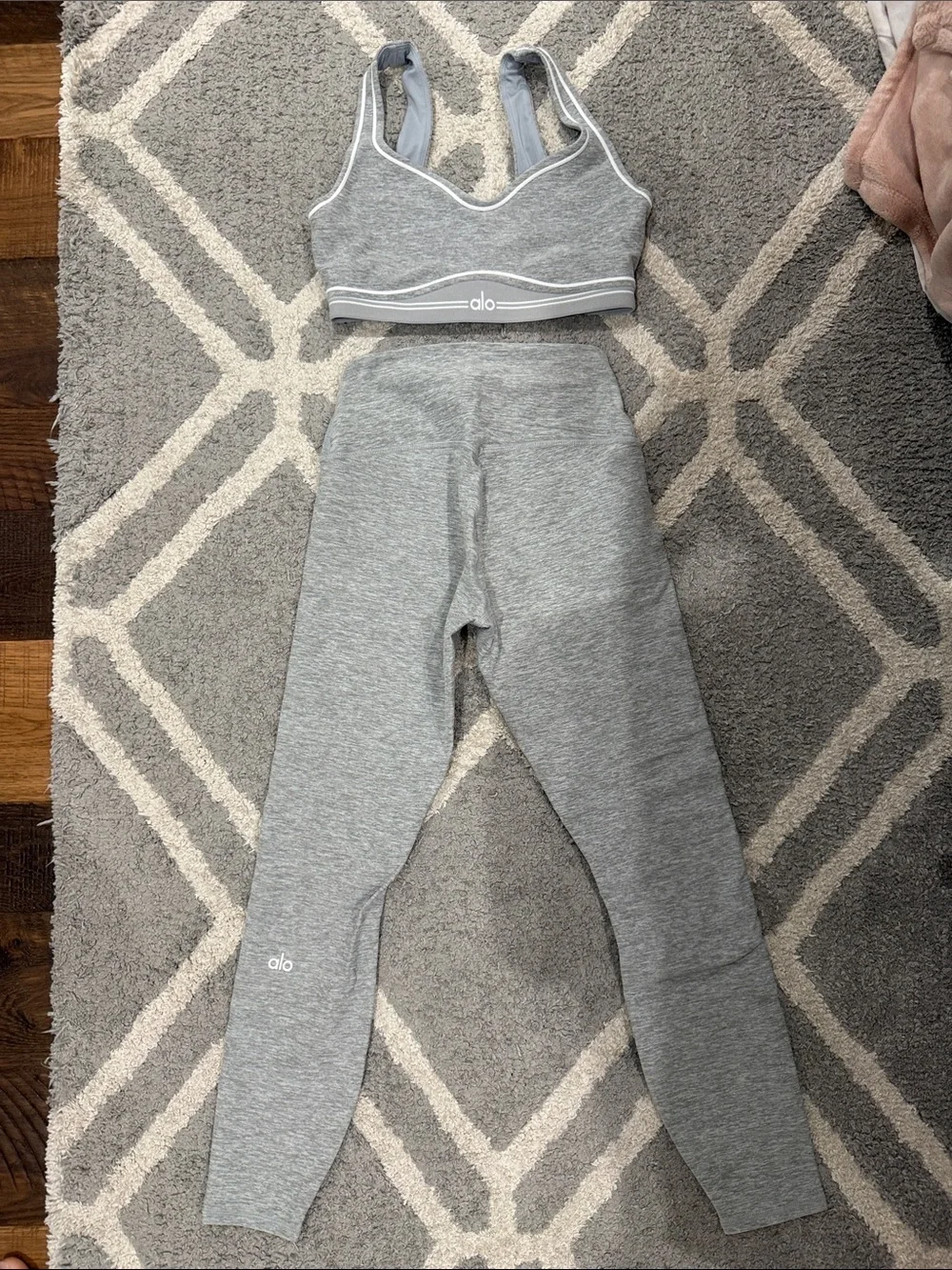 ALO  women’s Gray Seamless Leggings 25’ (XS) - Heathered Gray and sports bra (S)